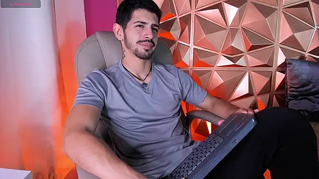 AlejandroStormm online show from March 2026 04:06:01 AM