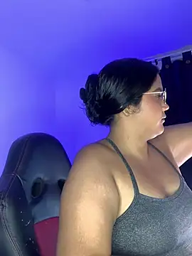 Leah yuah  online show from February 2025 11:41:02 PM