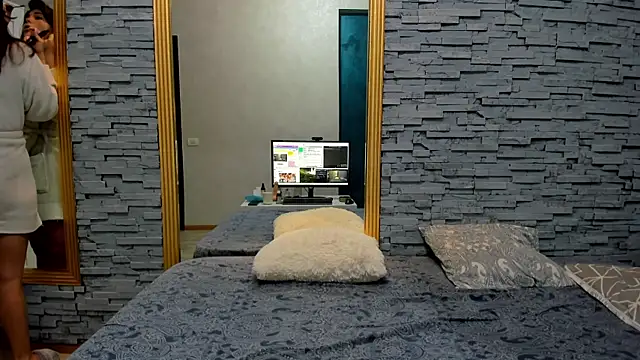 Bella Posh online show from March 2025 07:19:02 AM