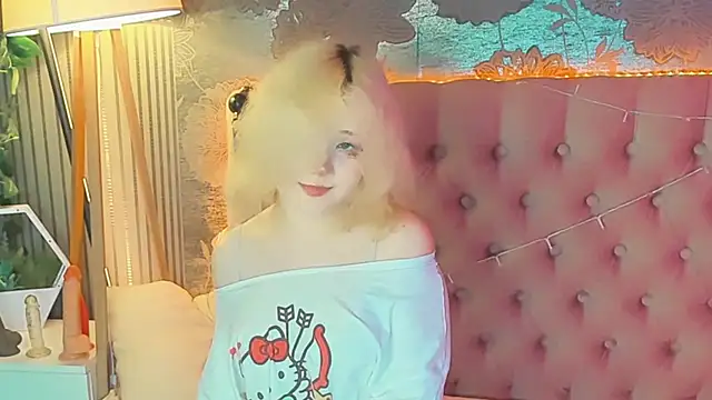 Snapshot of EmilyAngells chatting on July 2026 06:42:01 AM EmilyAngells online show from July 2026 06:42:01 AM