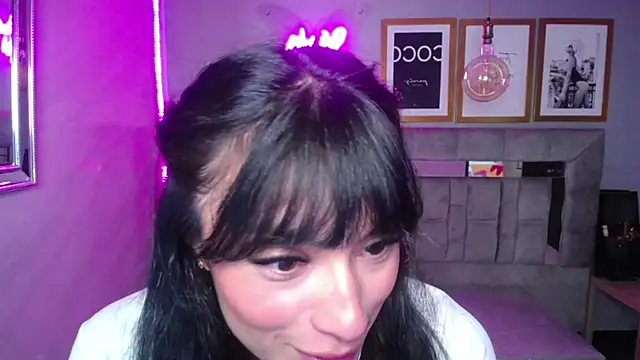 Isabella Collen v online show from March 2025 12:32:02 PM