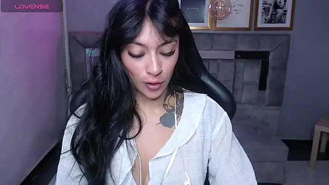 Isabella Collen v online show from September 2025 01:00:01 PM