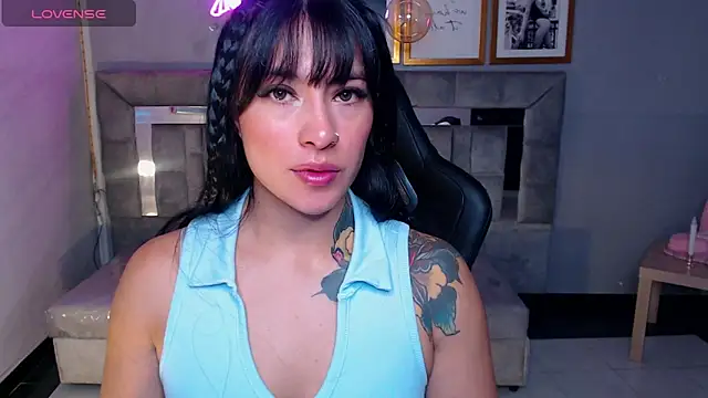 Isabella Collen v online show from November 2025 01:00:02 PM