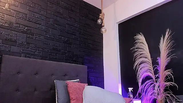 Maite Smith  online show from October 2025 12:27:01 PM