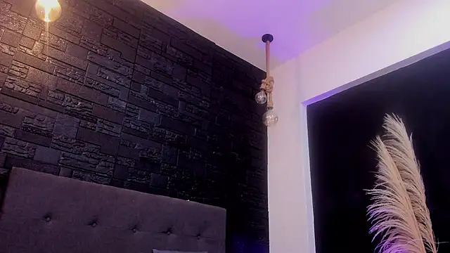 Maite Smith  online show from November 2025 04:27:01 AM