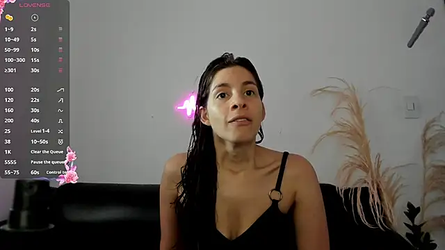 Snapshot of jessyegoldenn chatting on May 2026 04:35:01 PM jessyegoldenn online show from May 2026 04:35:01 PM