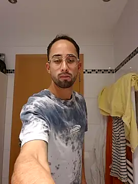 Snapshot of Fratello27 chatting on February 2025 01:11:02 AM Fratello27 online show from February 2025 01:11:02 AM