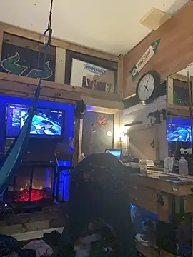 Snapshot of Polaroid_White chatting on November 2025 01:11:01 AM Polaroid White online show from November 2025 01:11:01 AM