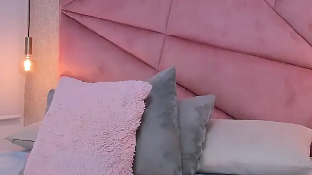 SalomeHills   online show from February 2025 03:48:02 PM