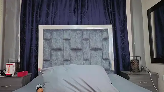 Snapshot of Effie_cooper chatting on September 2025 07:59:01 PM Effie cooper online show from September 2025 07:59:01 PM