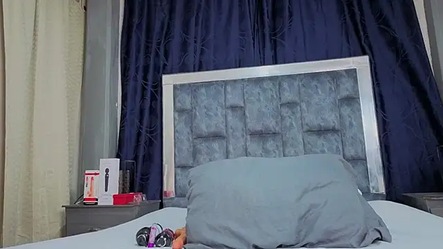 Snapshot of Effie_cooper chatting on September 2025 07:48:01 PM Effie cooper online show from September 2025 07:48:01 PM