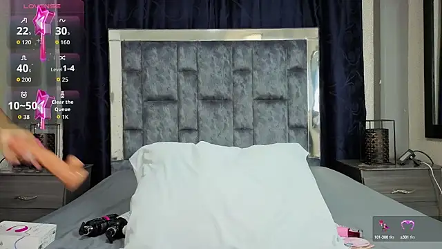 Snapshot of Effie_cooper chatting on October 2025 07:20:02 PM Effie cooper online show from October 2025 07:20:02 PM