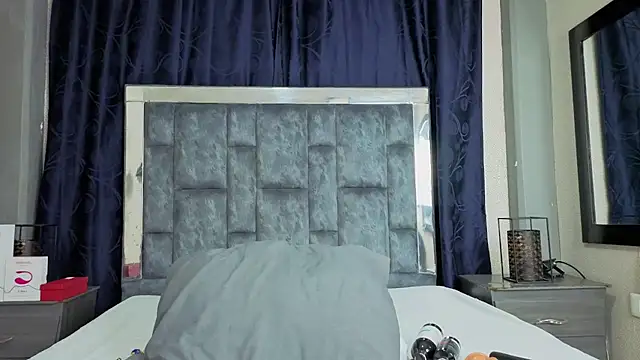 Snapshot of Effie_cooper chatting on October 2025 08:31:02 PM Effie cooper online show from October 2025 08:31:02 PM