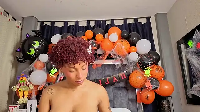 Snapshot of Effie_cooper chatting on October 2025 07:47:01 PM Effie cooper online show from October 2025 07:47:01 PM