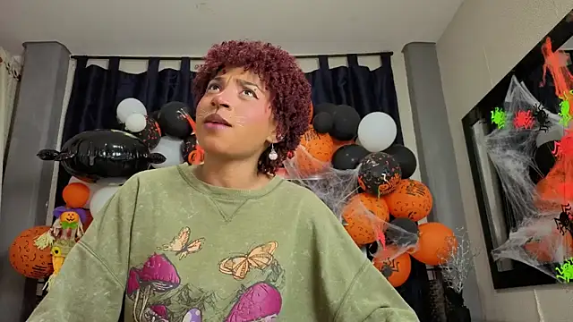 Snapshot of Effie_cooper chatting on October 2025 07:26:02 PM Effie cooper online show from October 2025 07:26:02 PM