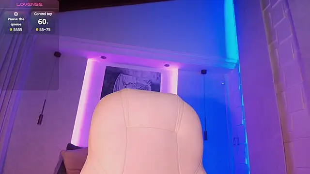 hannah thomson  online show from February 2025 02:28:01 AM