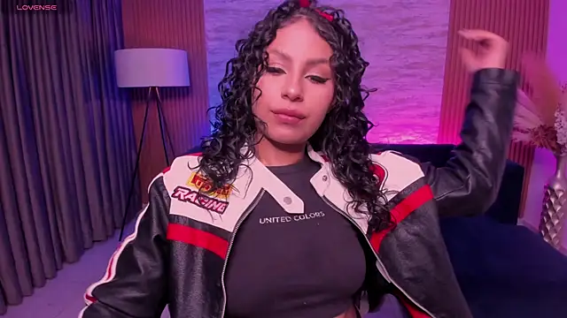 hannah thomson  online show from October 2025 03:07:02 AM