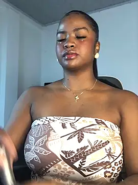 Snapshot of ValerieBlakee chatting on May 2026 12:01:02 PM ValerieBlakee online show from May 2026 12:01:02 PM