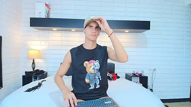 Maximiliano  Fire online show from March 2025 07:14:01 PM