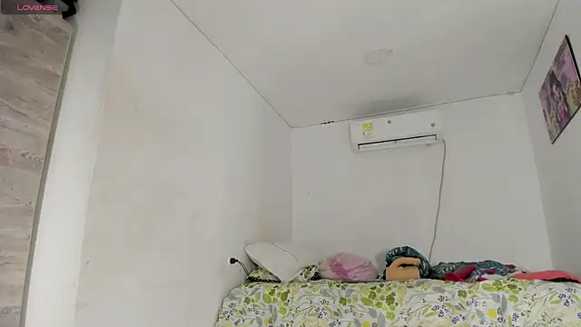 flor herrera01 online show from September 2025 05:09:01 AM