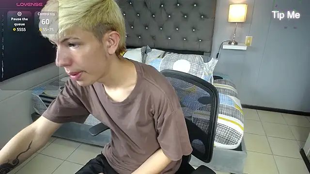 Snapshot of matteo_foxx chatting on March 2025 07:03:02 PM matteo foxx online show from March 2025 07:03:02 PM