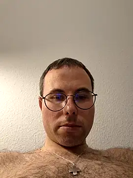 Simonudist online show from December 2025 08:25:02 PM