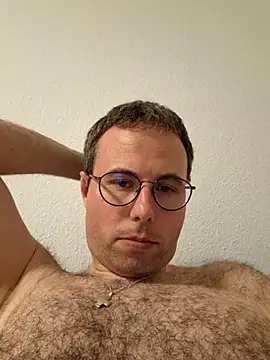 Snapshot of Simonudist chatting on April 2026 07:09:02 PM Simonudist online show from April 2026 07:09:02 PM