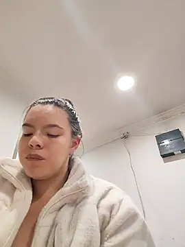 krolay16 online show from October 2025 12:32:01 AM