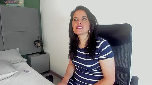 Snapshot of laura_hotties chatting on March 2025 04:02:01 PM laura hotties online show from March 2025 04:02:01 PM