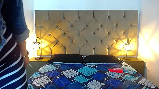 Snapshot of laura_hotties chatting on March 2025 12:50:02 PM laura hotties online show from March 2025 12:50:02 PM