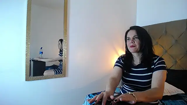 Snapshot of laura_hotties chatting on March 2025 03:57:02 PM laura hotties online show from March 2025 03:57:02 PM