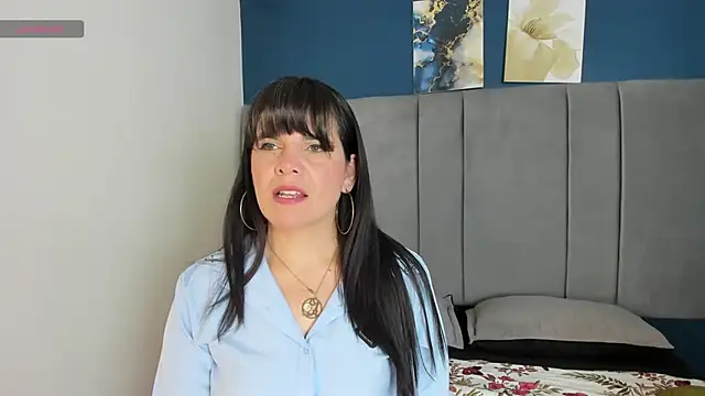 Snapshot of laura_hotties chatting on September 2025 01:11:02 PM laura hotties online show from September 2025 01:11:02 PM