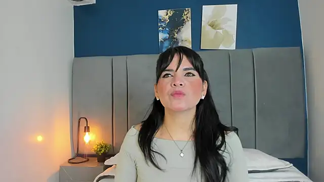 Snapshot of laura_hotties chatting on October 2025 01:07:01 PM laura hotties online show from October 2025 01:07:01 PM