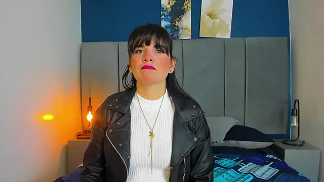 Snapshot of laura_hotties chatting on November 2025 12:49:02 PM laura hotties online show from November 2025 12:49:02 PM