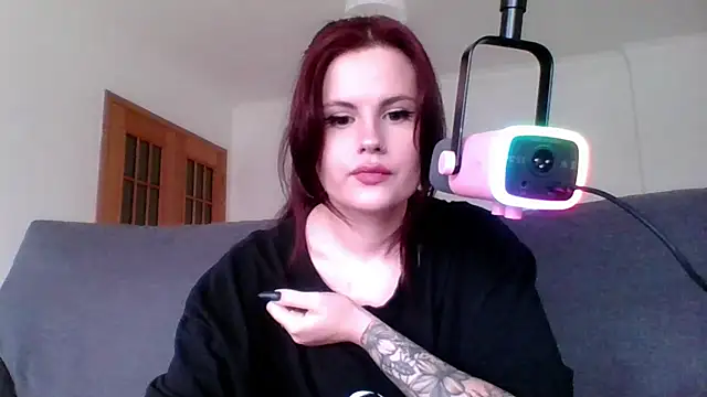 Della Ideal online show from February 2025 11:03:01 AM