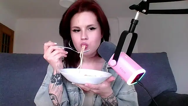 Della Ideal online show from March 2025 05:33:01 PM