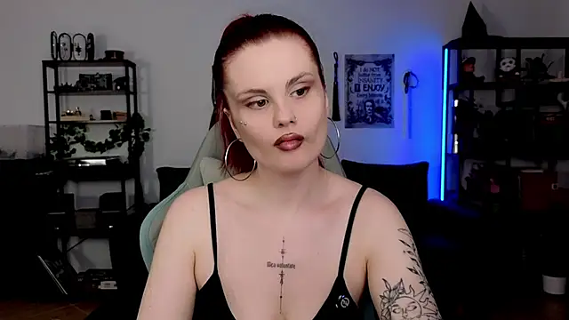 Snapshot of Della_Ideal chatting on July 2026 05:28:01 PM Della Ideal online show from July 2026 05:28:01 PM