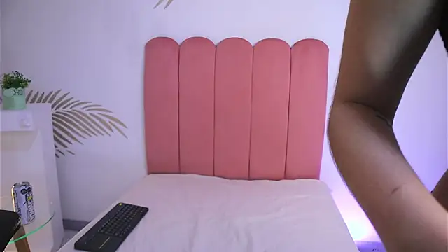 DaphneGlas online show from February 2025 08:31:01 PM