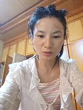 Snapshot of Dewbunn chatting on September 2025 05:01:02 AM Dewbunn online show from September 2025 05:01:02 AM