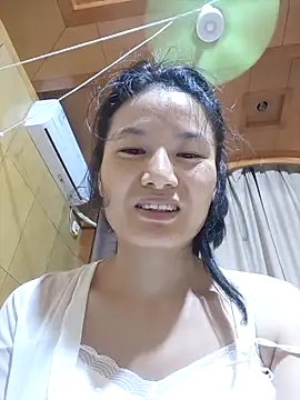 Snapshot of Dewbunn chatting on September 2025 11:37:01 AM Dewbunn online show from September 2025 11:37:01 AM