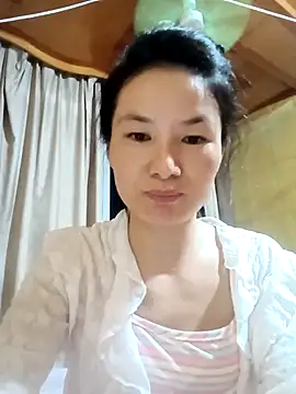 Snapshot of Dewbunn chatting on October 2025 10:58:02 AM Dewbunn online show from October 2025 10:58:02 AM