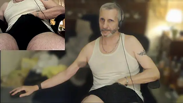 maxdaddy690 online show from May 2026 10:26:02 PM