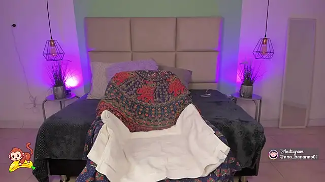 annabananas01 online show from September 2025 03:05:01 AM