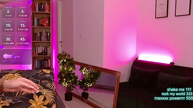 CutiePie69   online show from June 2026 07:44:02 PM