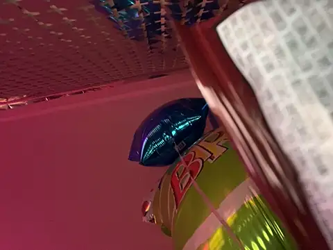 YODAPESOS online show from November 2025 12:45:02 AM