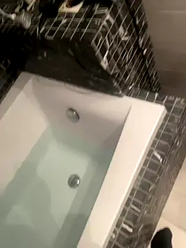 gryzoon online show from October 2025 02:00:01 AM