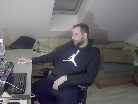 gryzoon online show from February 2026 08:14:02 PM