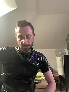 Snapshot of gryzoon chatting on April 2026 05:19:01 AM gryzoon online show from April 2026 05:19:01 AM