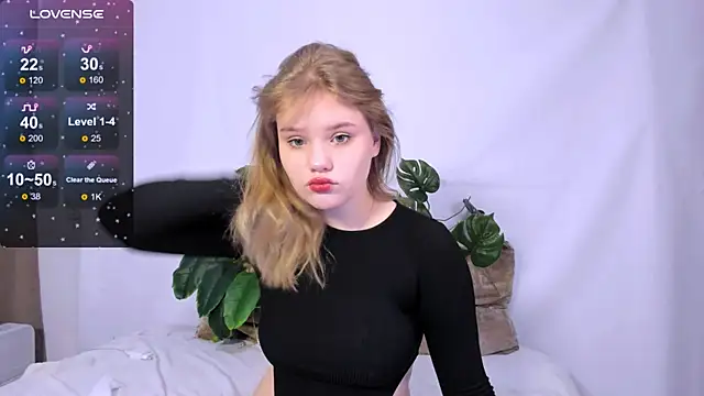 LaseyMoon online show from March 2025 05:40:01 AM