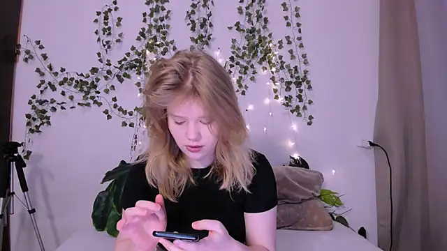 LaseyMoon online show from March 2025 01:16:01 AM